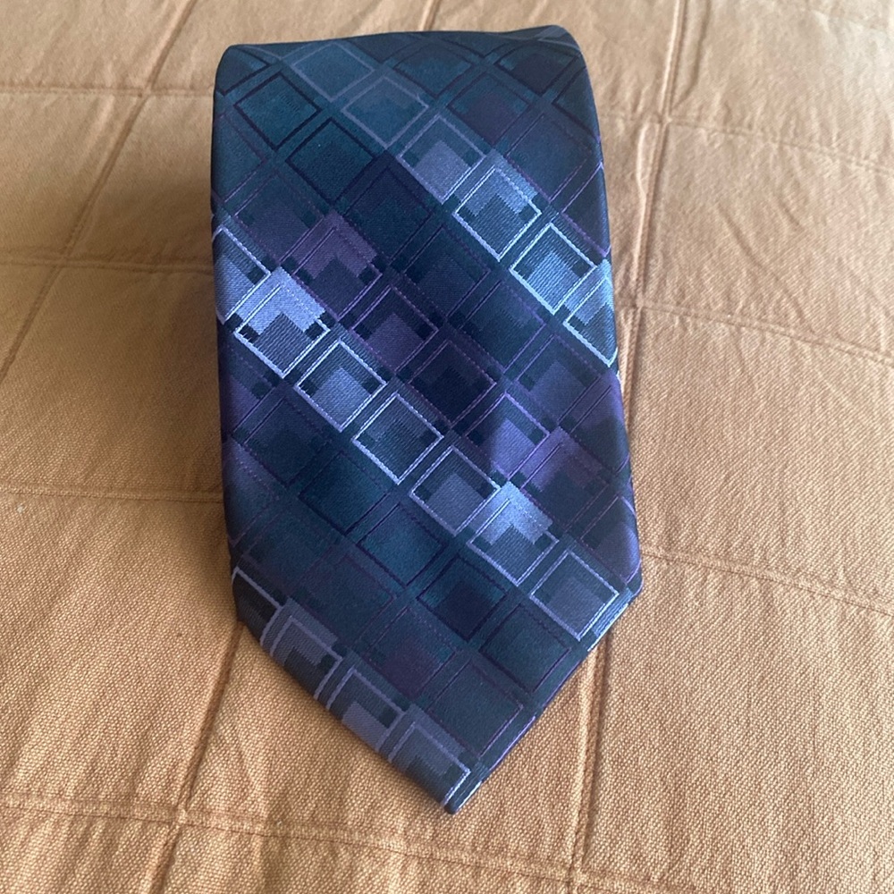 BUGATTI formal necktie geometric shades.